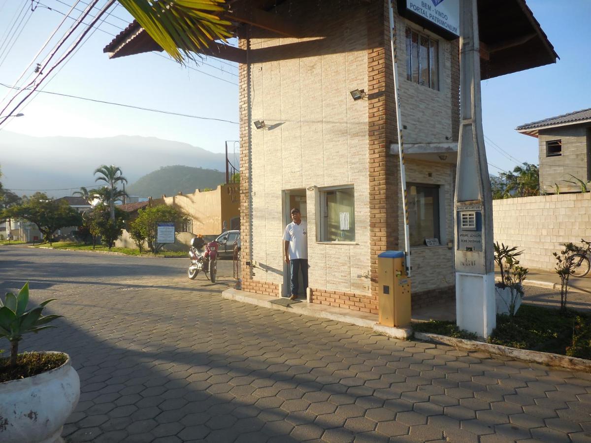 Sobrado Com Piscina Em Condomino Fechado A 150 M Da Praia Caraguatatuba Exterior photo
